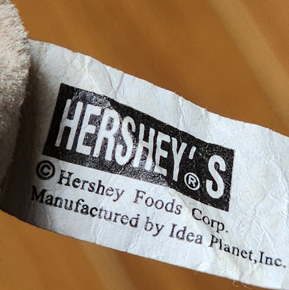 Small Hershey's Bear with Magenetic Hands - Picture 4 of 4